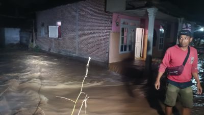 Hujan Lebat Sebabkan Tanggul Sungai Jebol, Puluhan Rumah di Kediri Terendam Banjir