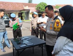 Polres Kediri Kota Lakukan Pemeriksaan Mendadak Ponsel Anggota untuk Cegah Judi Online