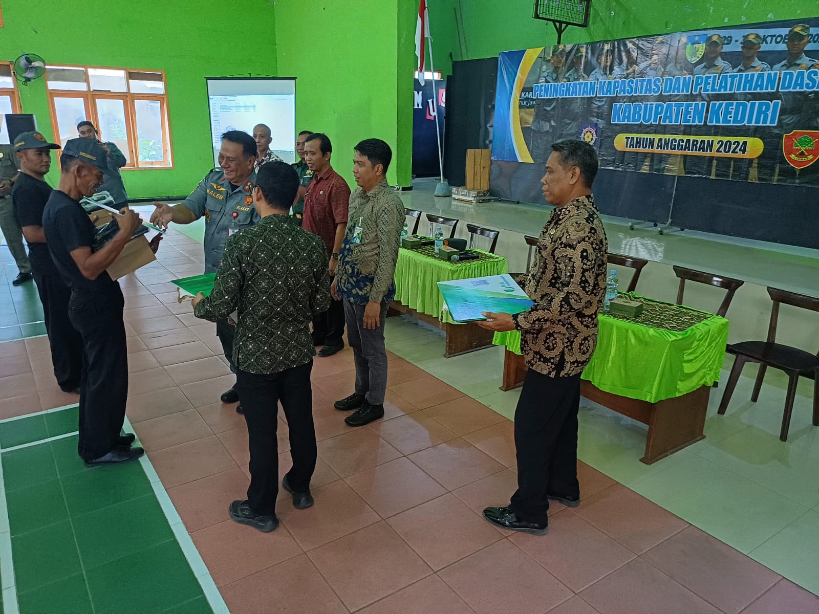 Sebanyak 50 Anggota Linmas Kelurahan Pare Digembleng Pelatihan Dasar, Persiapan Hadapi Pilkada