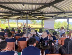 Bawaslu Kabupaten Blitar Temukan Indikasi KPPS Tidak Netral, Berpose dengan Simbol Jari