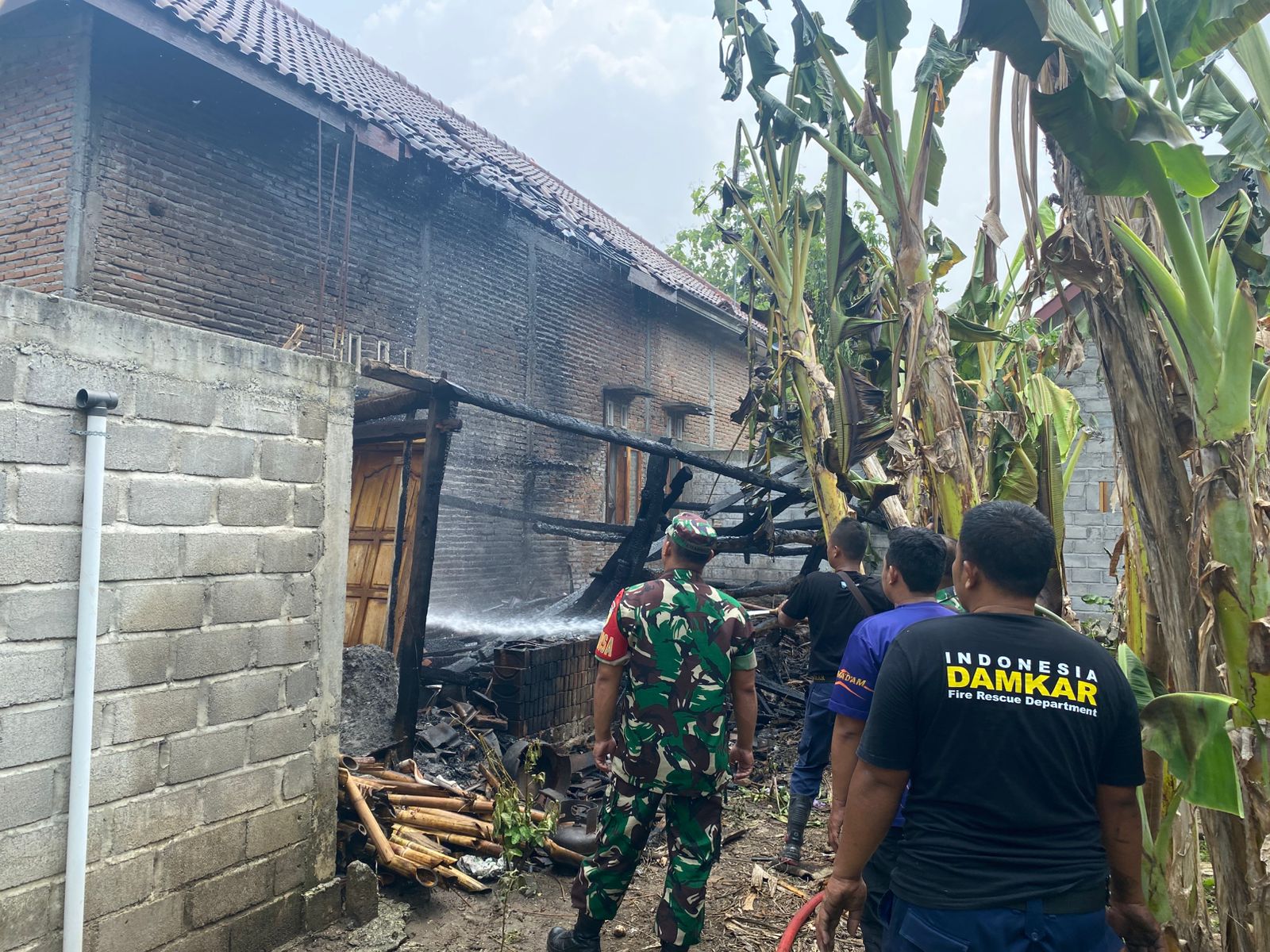 Kelalaian Lupa Matikan Tungku, Rumah di Ponorogo Nyaris Hangus, Dapur Ludes Terbakar