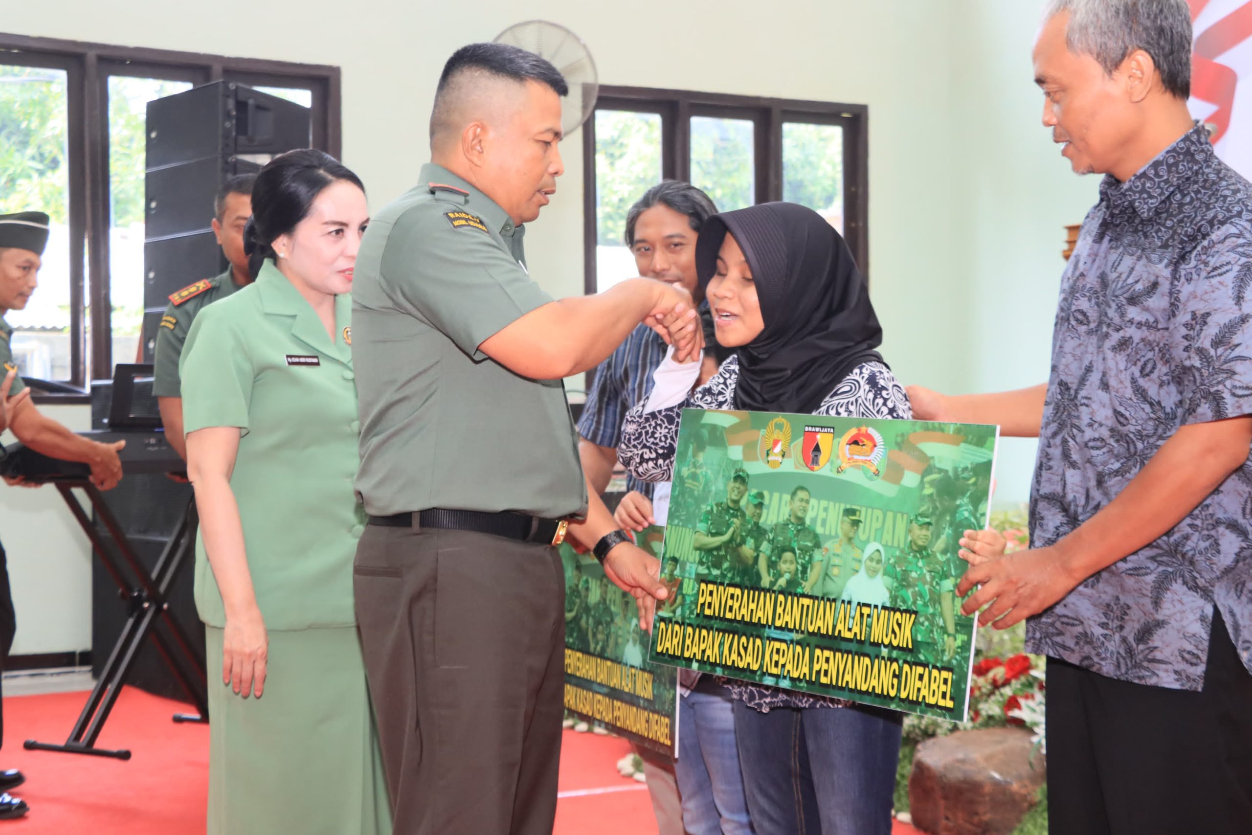 Tasyakuran TMMD dan Penyerahan Hadiah Keyboard kepada Kenzo dan Putri