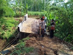 Baru Setahun, Jembatan Pagerwojo di Blitar Rusak Diterjang Banjir