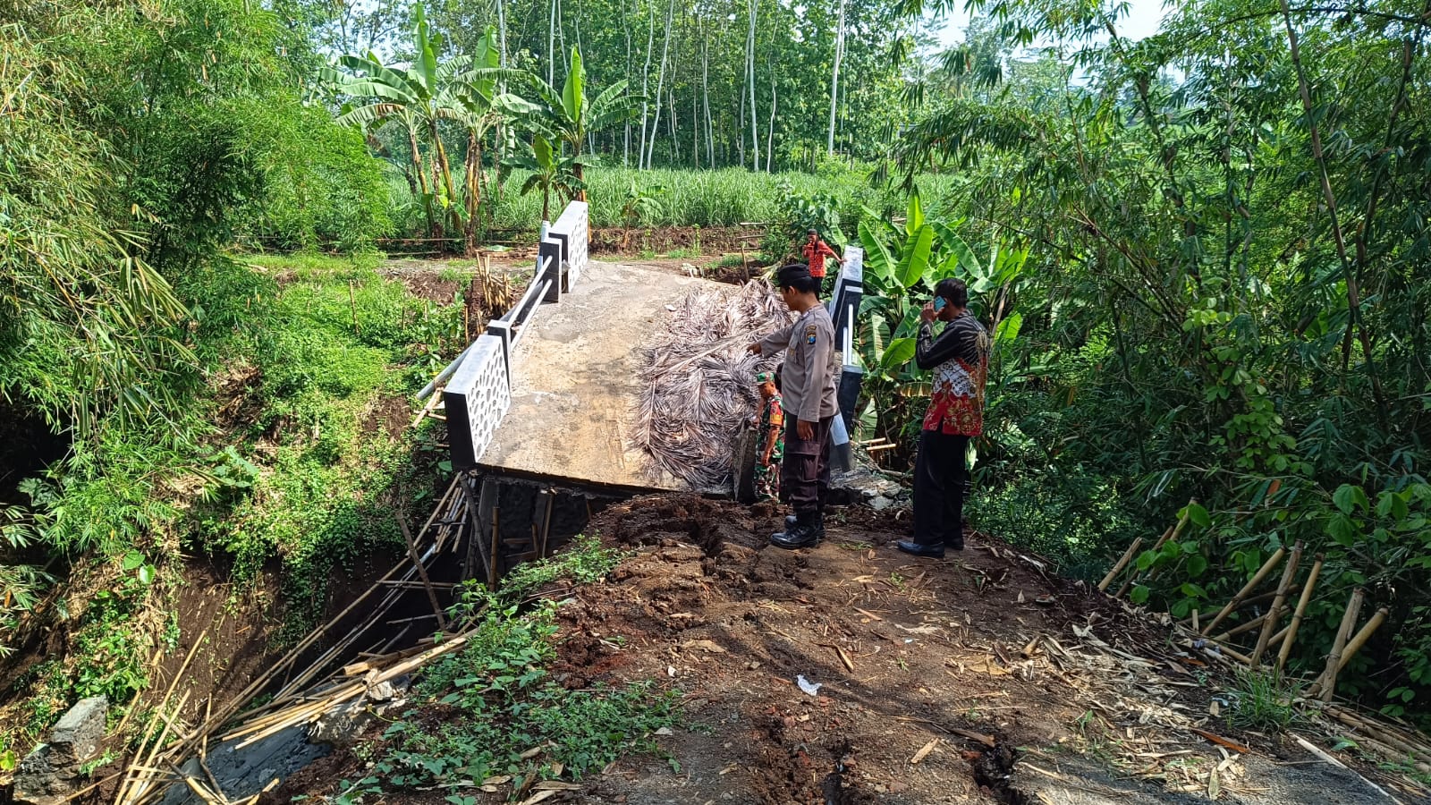 Baru Setahun, Jembatan Pagerwojo di Blitar Rusak Diterjang Banjir