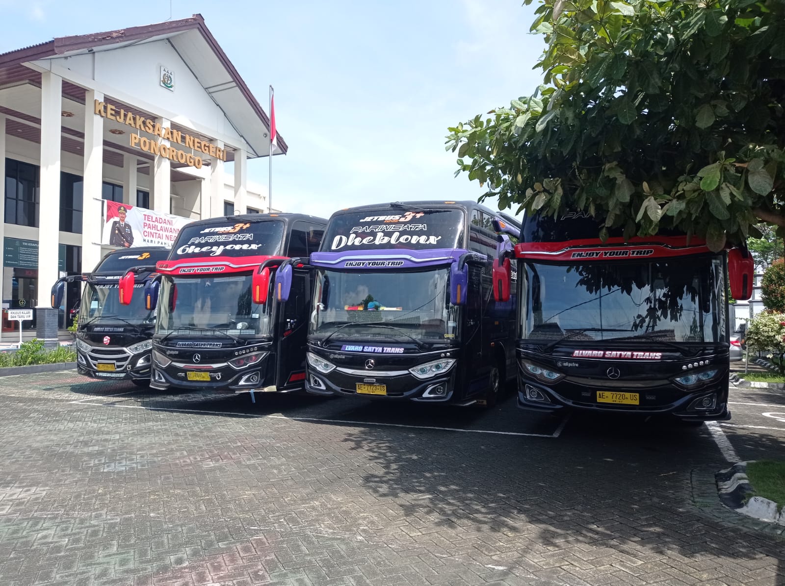 Kejari Ponorogo Sita 7 Bus dan 3 Mobil Terkait Dugaan Penyelewengan Dana BOS di SMK 2 PGRI