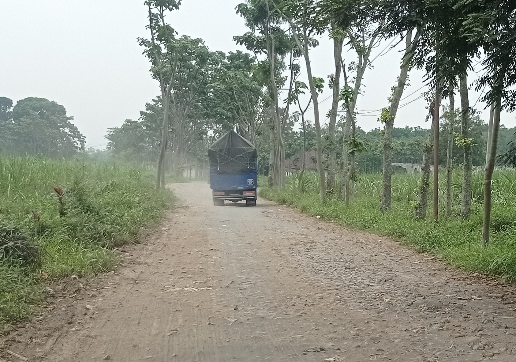 Jalan rusak di Desa Sepawon Kecamatan Plosoklaten