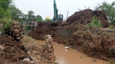 Pemkab Kediri Percepat Perbaikan Tanggul Jebol untuk Cegah Banjir Susulan