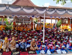 Memperingati Hari Kesehatan Nasional 2024, Dinas Kesehatan Kota Batu Berikan Makanan Bergizi kepada Siswa