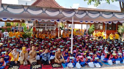 Memperingati Hari Kesehatan Nasional 2024, Dinas Kesehatan Kota Batu Berikan Makanan Bergizi kepada Siswa