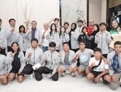 PJWalikota Batu Serahkan Bonus untuk Atlet Peraih Medali di POPDA dan PEPARPEDA Jatim 2024