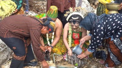 Aliran Coban Kromo Tulungagung Mengering, Tradisi Ngedus Kucing Kembali Digelar