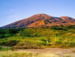 Misteri Gunung Ciremai: Legenda, Pantangan, dan Keaktifan Vulkaniknya