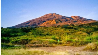 Misteri Gunung Ciremai: Legenda, Pantangan, dan Keaktifan Vulkaniknya