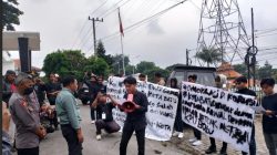 APD Aksi Demo Mahasiswa, KPU Kota Batu Dituduh Tidak Netral dan Fasilitasi Kampanye Tertentu