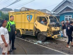 Gagal Menyalip! Bus Bagong Tabrak Truk Mitsubishi di Ngantru Tulungagung