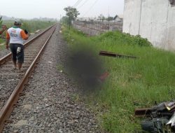 Perlintasan Tanpa Penjaga Kereta Api, Dua Kakek Pengendara Sepeda Motor Tewas di TKP