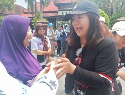 Regina Nadya Suwono Turba di Hari Pahlawan, Didampingi Sang Bunda, Tetap Semangat Meski Cuaca Panas