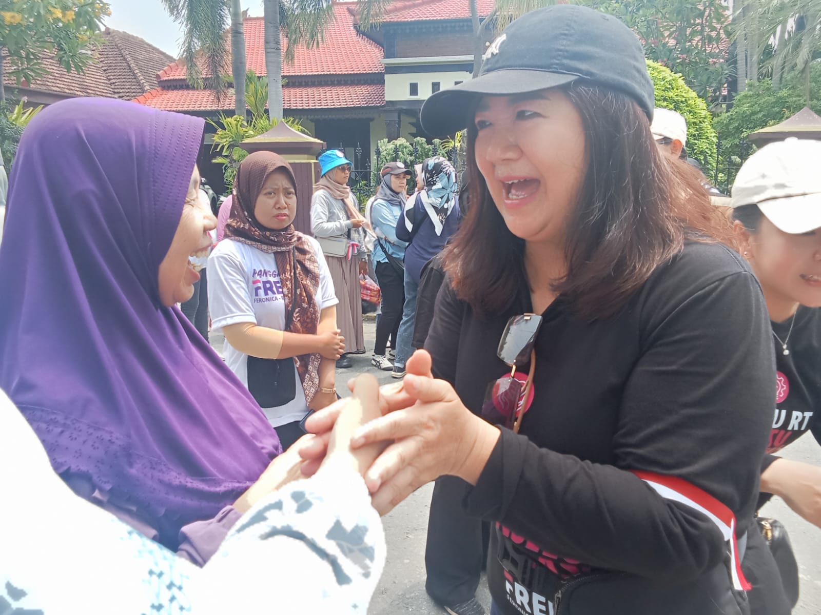 Regina Nadya Suwono Turba di Hari Pahlawan, Didampingi Sang Bunda, Tetap Semangat Meski Cuaca Panas