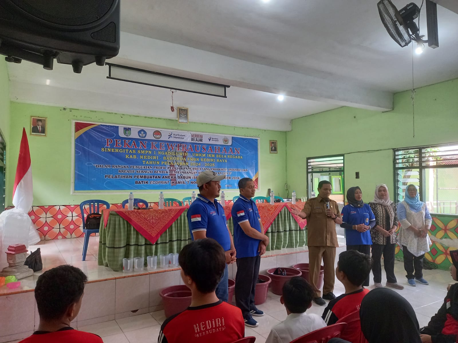 Pekan Kewirausahaan, SMPN 1 Ngadiluwih Bekali Siswa Keterampilan Praktis