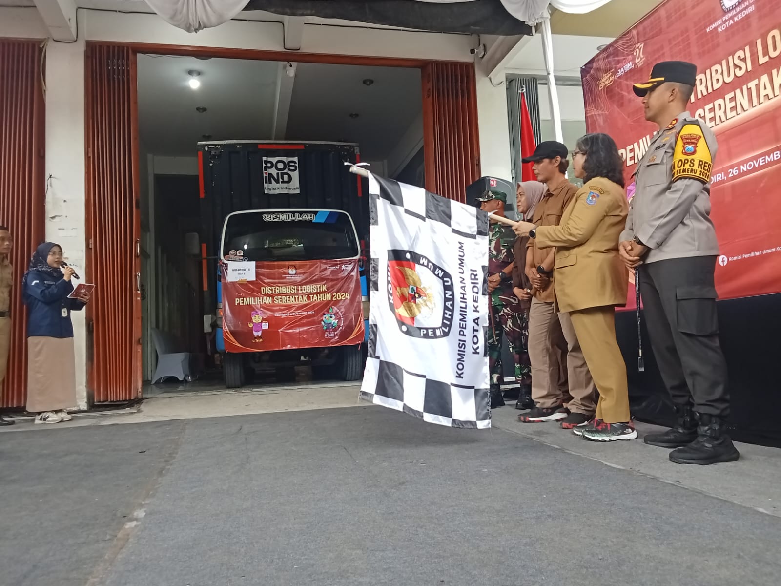 KPU Kota Kediri Mulai Distribusi Logistik Pemilu 2024 ke 46 Kelurahan