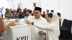 Mas Dhito  dan Istri Mencoblos di TPS 010, Jadi Perhatian Pengguna Hak Pilih Lainnya