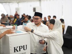 Bupati Kediri, Mas Dhito dan Istri Mencoblos di TPS 010, Jadi Perhatian Pengguna Hak Pilih Lainnya