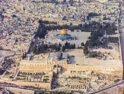 Puluhan Pemukim Ekstrimis Yahudi Serbu Halaman Masjid Al-Aqsa