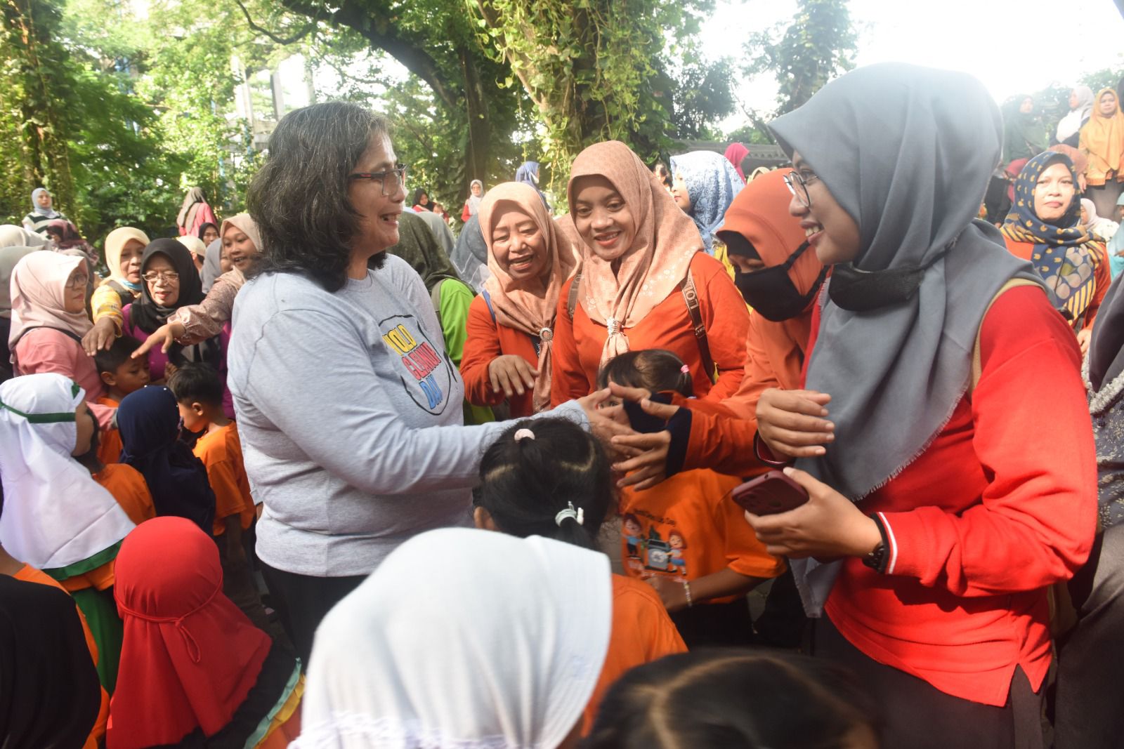 Pj Wali Kota Kediri Zanariah Tekankan Pentingn Membuka Lomba Mewarnai World Clean Up Day