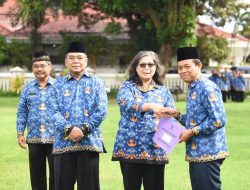 Pj Wali Kota Kediri Serahkan SK Kenaikan Pangkat Periode Desember 2024