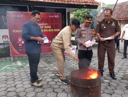 KPU Kota Kediri Musnahkan Kelebihan Surat Suara untuk Pemilu 2024