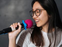 Daftar 70 Lagu Karaoke Terbaik Sepanjang Masa, Ada Banyak Pilihan Genre!