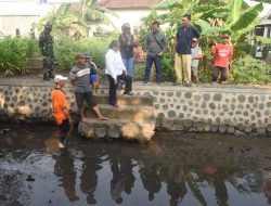 Pj Wali Kota Kediri Tinjau Kerja Bakti di Kelurahan, Antisipasi Bencana di Musim Penghujan