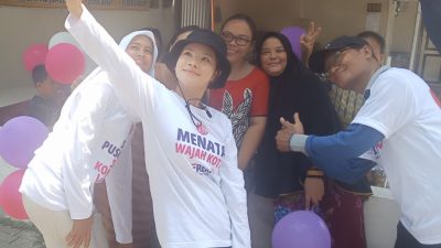 Semakin Mantab Melangkah, Usai Debat Publik, Bunda Fey dan Regina Semangat Menyapa Warga