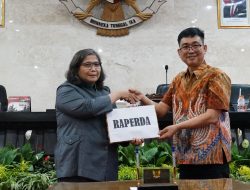 Raperda APBD TA 2025 Disetujui, Pj Wali Kota Kediri : Perda APBD TA 2025 Telah Disesuaikan Dengan Arah Kebijakan Pokok Pembangunan Kota Kediri