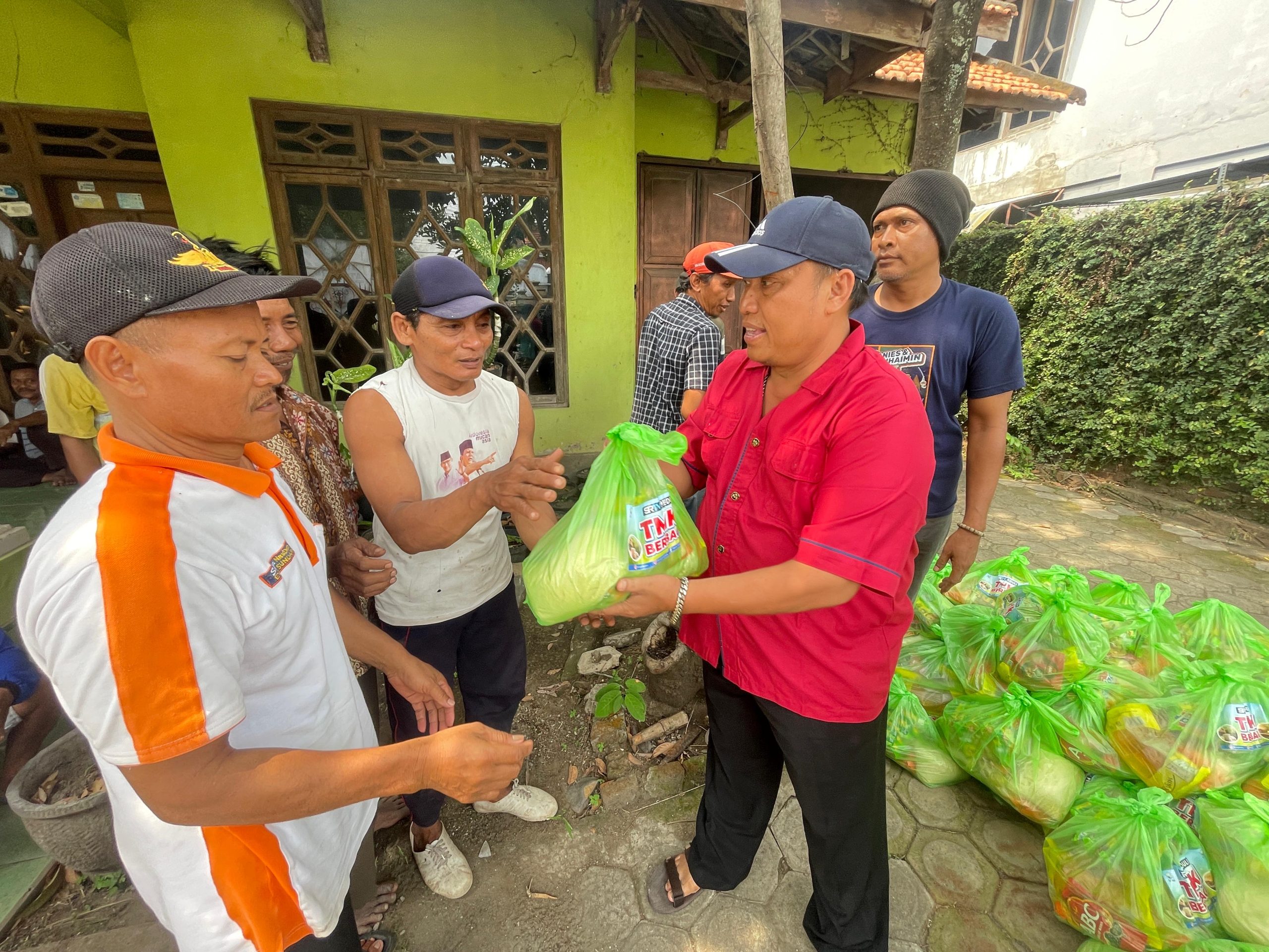 PT TMKI Kembali Salurkan Bantuan Paket Sembako, Kali Ini di Dusun Plosorejo, Desa Joho, Kecamatan Pace, Nganjuk