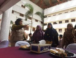 Pj Wali Kota Kediri Tinjau Pelaksanaan Pilkada Serentak 2024 di TPS Reguler dan TPS Khusus, Salah Satunya di Ponpes Wali Barokah