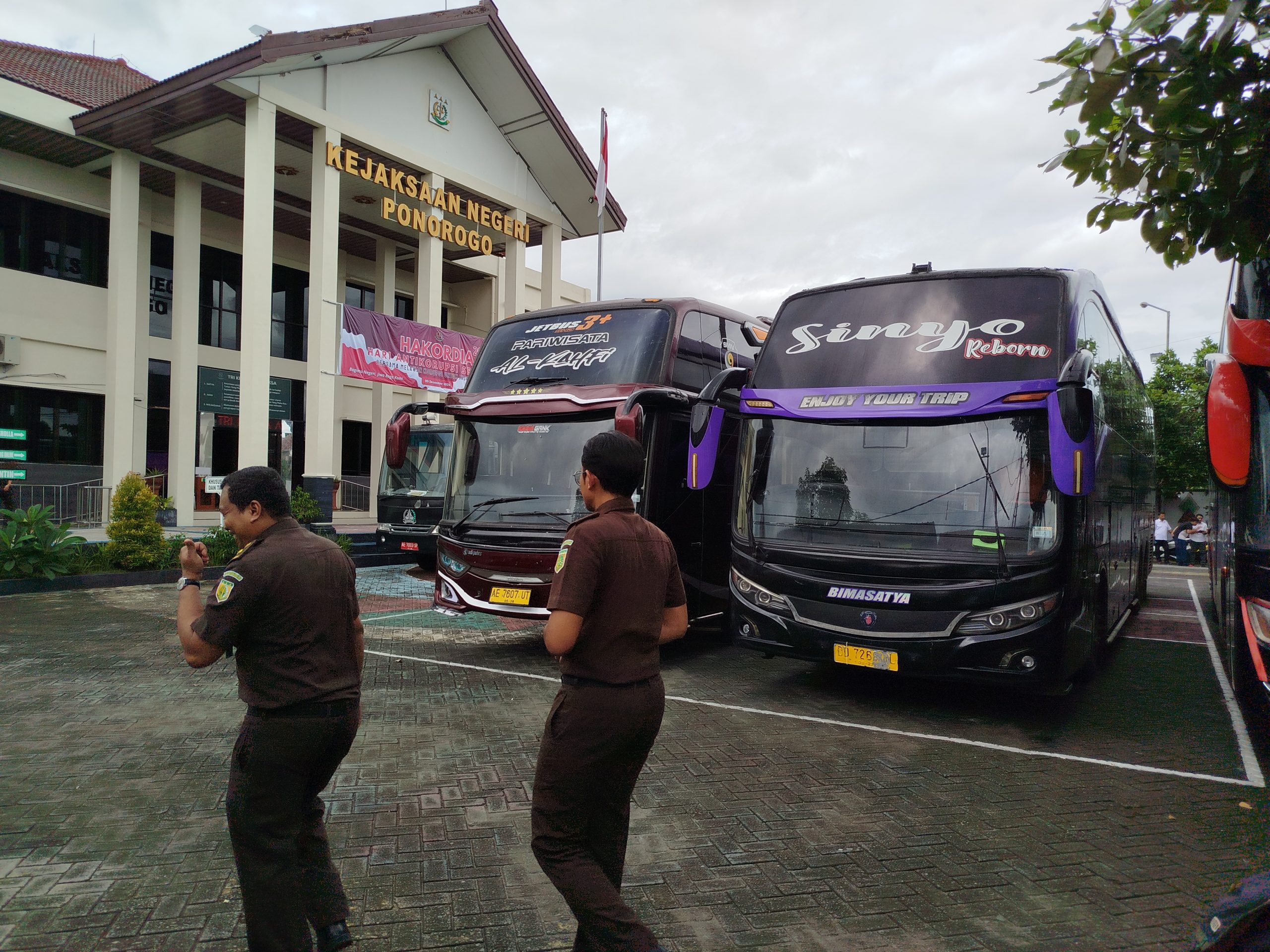 Kasus Penyelewengan Dana BOS, Kejari Ponorogo Sita Tambahan 3 Bus Pariwisata Milik SMK 2 PGRI