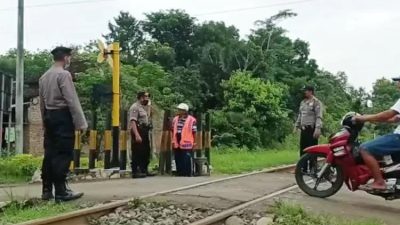 Polisi Pantau Keamanan Rel Menjelang Nataru, Antisipasi Kecelakaan Kereta di Ngadiluwih