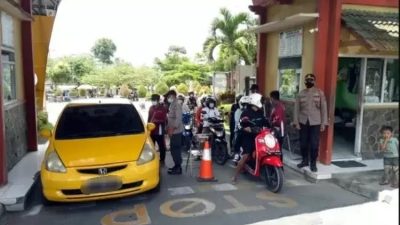 Disparbud Kediri Pasang Poster dan Banner di Kawasan Wisata Pegunungan Saat Musim Hujan dan Cuaca Ekstrem