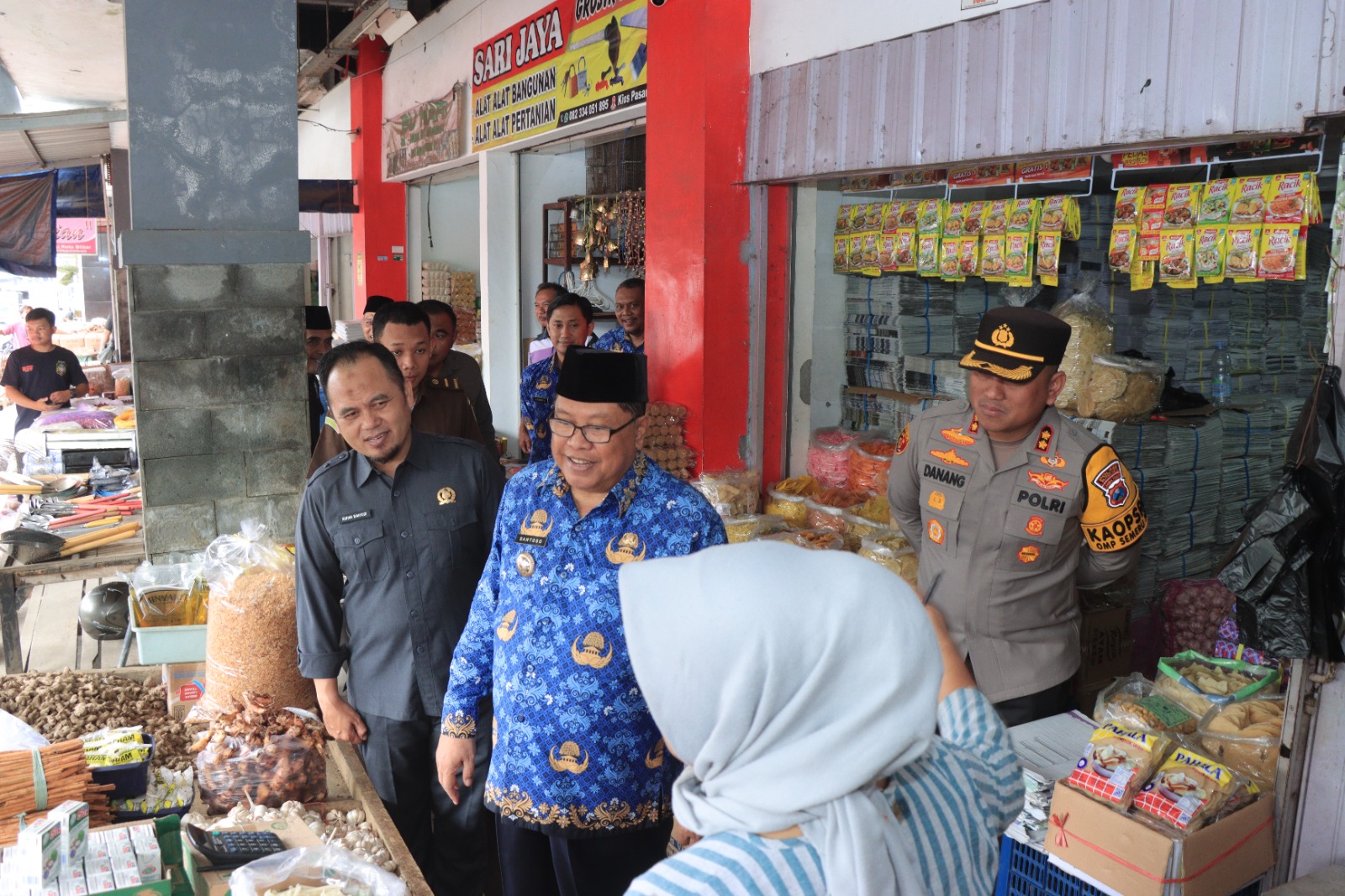 Wali Kota dan Kapolres Blitar Sidak Pasar, Pastikan Ketersediaan Sembako Aman Jelang Nataru