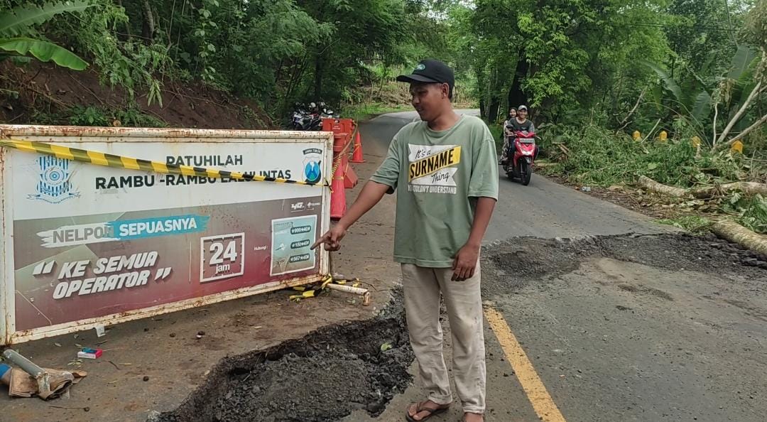 Jalan Selorejo-Malang Ambles, Lalu Lintas Dijalankan Bergantian