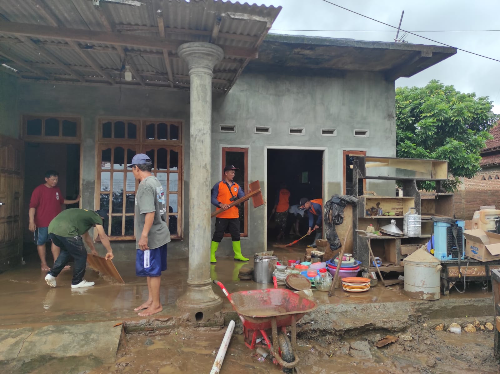 Hujan Deras Tiga Jam di Blitar Picu Banjir dan Longsor, Puluhan Rumah Rusak, Infrastruktur Hancur