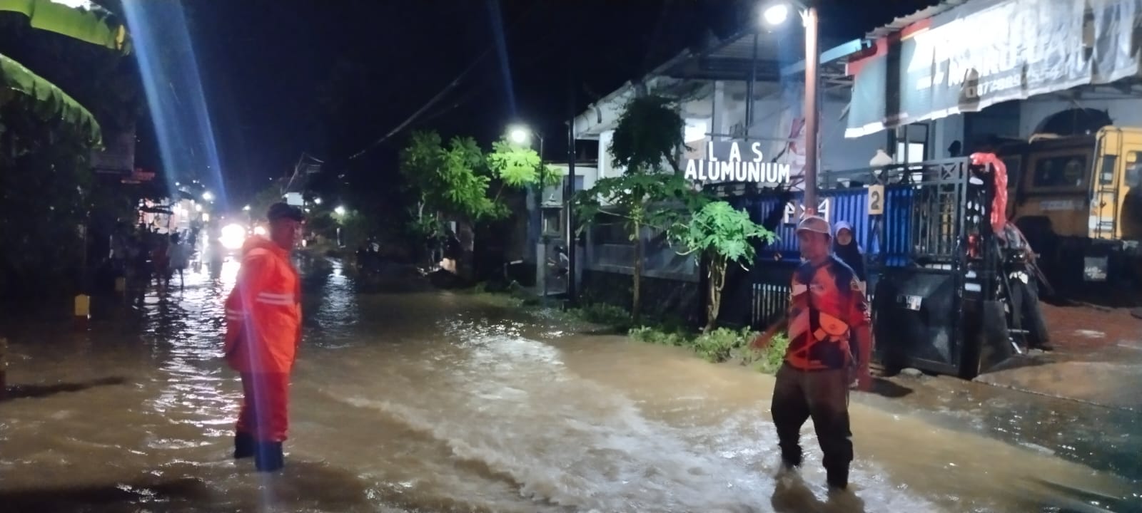 BPBD Trenggalek Identifikasi 10 Titik Bencana Banjir dan Longsor, Akses Jalan Terganggu hingga Ancam Bangunan Sekolah