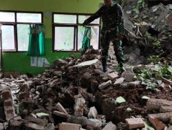 Ruang Kelas SD di Trenggalek Rusak Tertimpa Longsor, Pembelajaran Dipindah ke Masjid