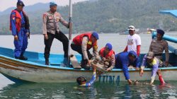 Polres Trenggalek Gelar Transplantasi Terumbu Karang dalam Peringatan HUT Polairud ke-74