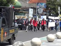 Mahasiswa Jombang Geruduk DPRD. Serukan Penolakan PPN 12 Persen