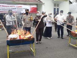 Tiga Bulan, Kejari Kota Kediri Musnahkan Barang Bukti dari 37 Kasus