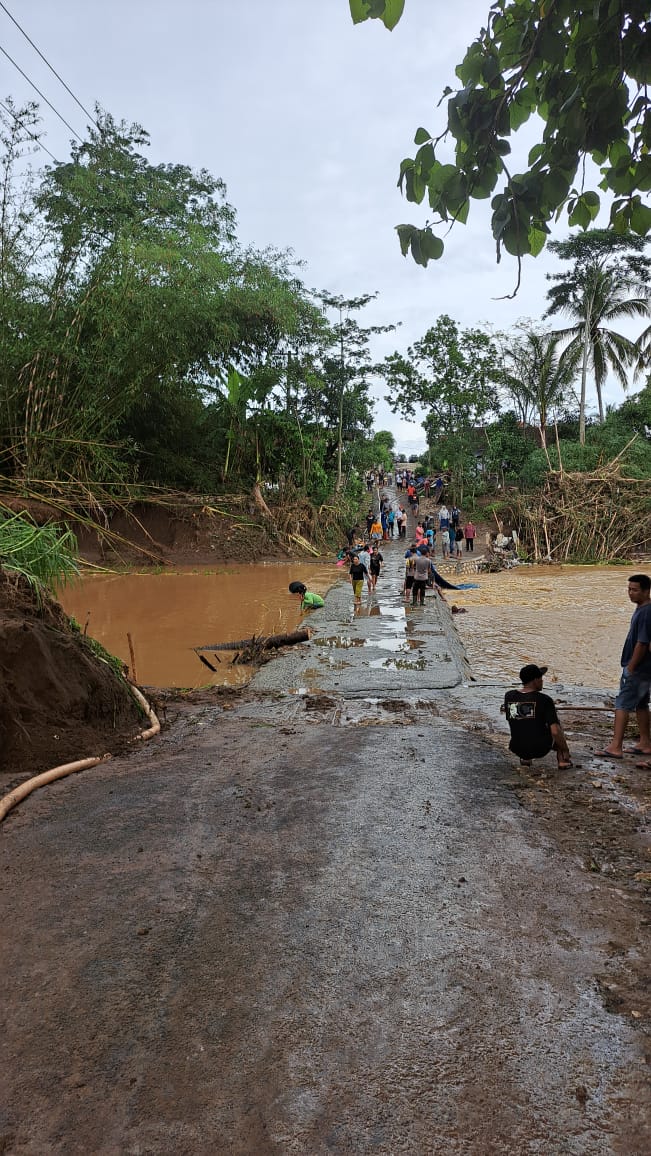 Warga Desa Sambigede Masih Memerlukan Pasokan Air Bersih Pasca Banjir Bandang