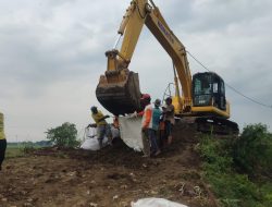 Perbaikan Tanggul Jebol di Sungai Serinjing Peh Kulon Dipercepat