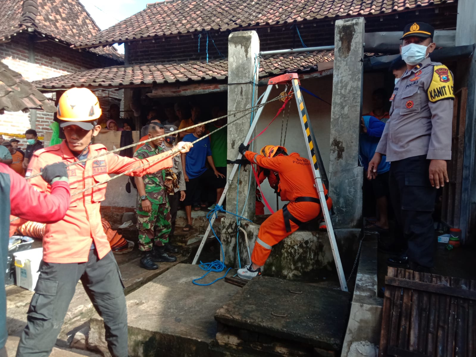 Diduga Terpeleset, Pria Paruh Baya di Ponorogo Meninggal di Sumur Tua